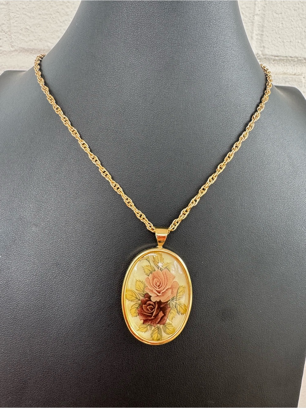 Vintage Gold & Rose Cameo Style Pendant Necklace